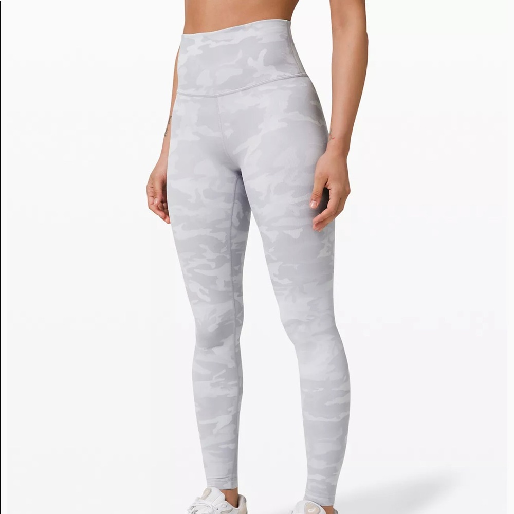 Lululemon wunder under high rise tight Luxtreme size 4